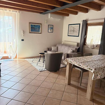 Ely Hause Apartment Calmasino ภายนอก รูปภาพ