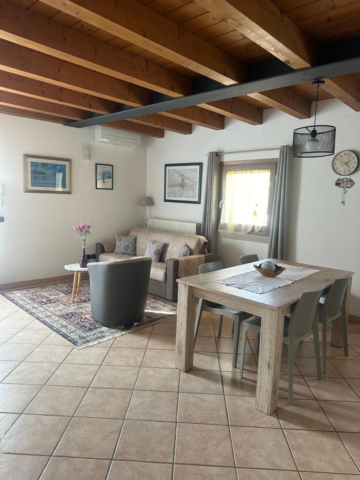 Ely Hause Apartment Calmasino ภายนอก รูปภาพ