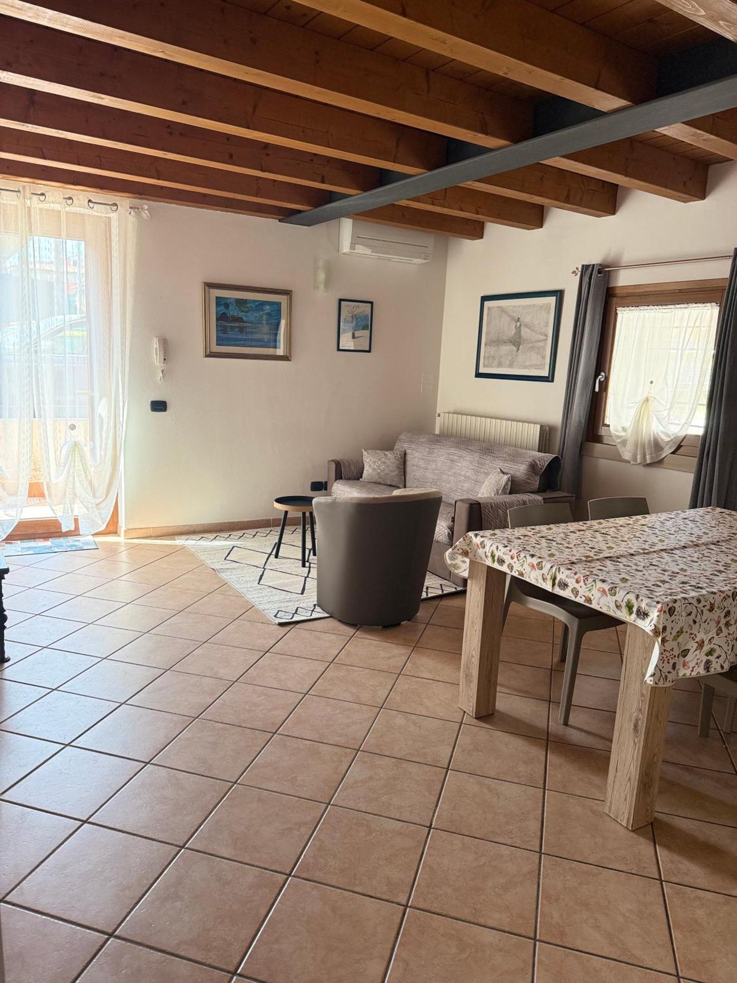 Ely Hause Apartment Calmasino ภายนอก รูปภาพ
